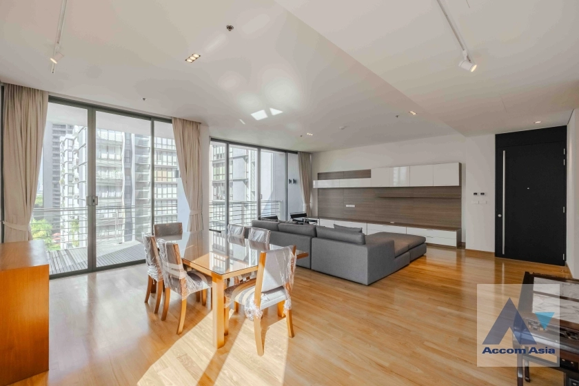 unit Bright and airy condominium with greenery views in Sukhumvit (210135)