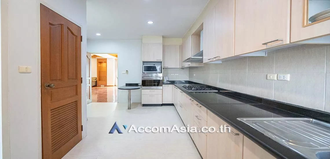 Pet friendly |  3 Bedrooms  Apartment For Rent in Sukhumvit, Bangkok  near BTS Nana (1007501)
