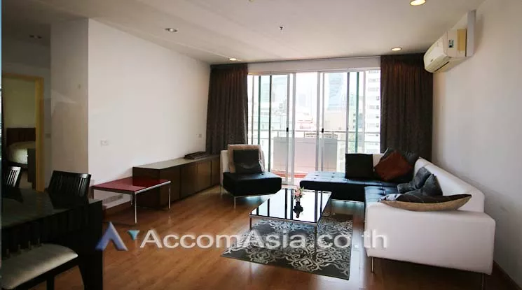  2 Bedrooms  Condominium For Rent in Silom, Bangkok  near BTS Sala Daeng - MRT Silom (210179)