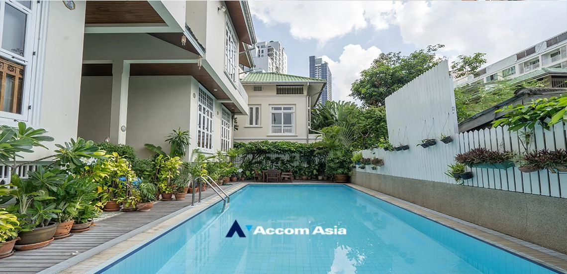 unitCommon Pool | Classic white home with shared pool and bright, open interior 5 mins to BTS (6001601)