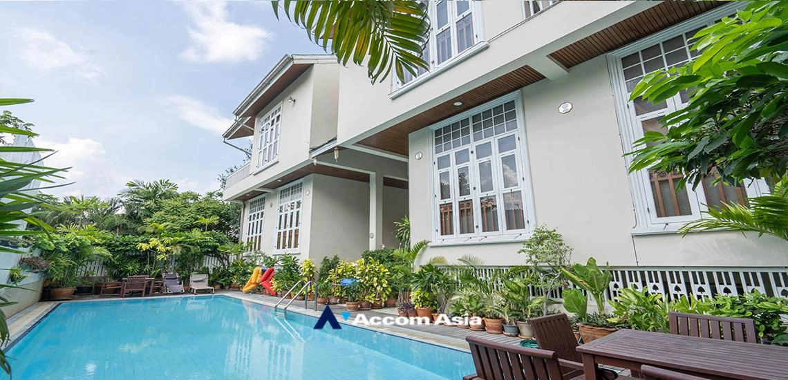 unitCommon Pool | Classic white home with shared pool and bright, open interior 5 mins to BTS (6001601)