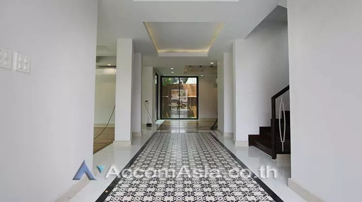 Pet friendly |  4 Bedrooms  House For Rent in Sathorn, Bangkok  near BRT Thanon Chan (5005703)
