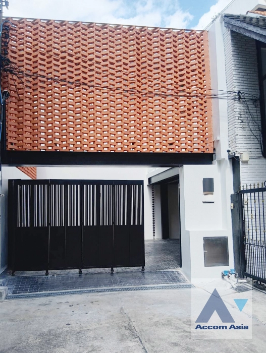  2  6 br House For Rent in Sukhumvit ,Bangkok BTS Phrom Phong 1110221