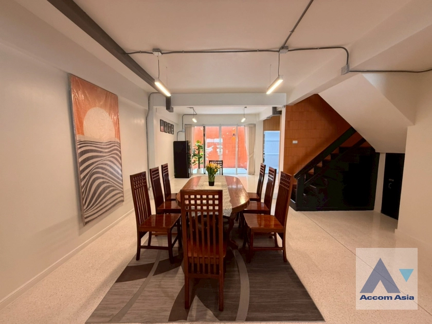 4  6 br House For Rent in Sukhumvit ,Bangkok BTS Phrom Phong 1110221