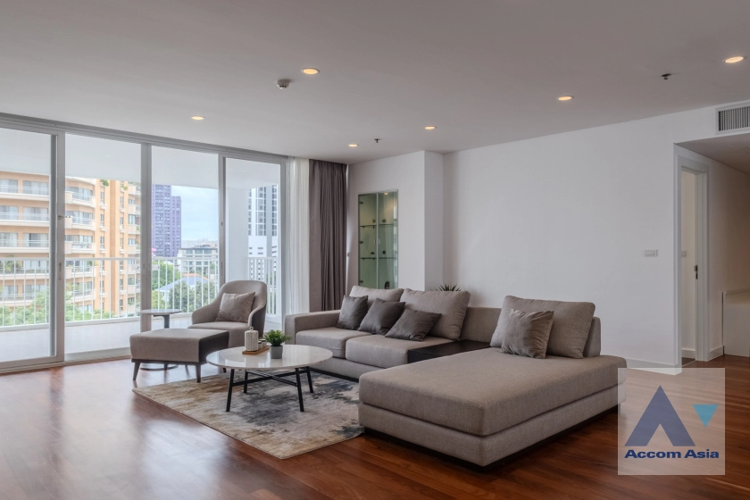 Pet friendly |  Ekkamai Family Apartment Apartment  4 Bedroom for Rent BTS Ekkamai in Sukhumvit Bangkok