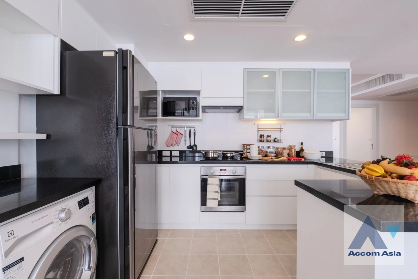 unitPet friendly |  4 Bedrooms  Apartment For Rent in Sukhumvit, Bangkok  near BTS Ekkamai (210244)