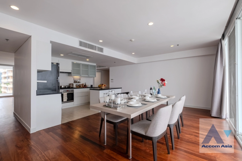 8  4 br Apartment For Rent in Sukhumvit ,Bangkok BTS Ekkamai at Ekkamai Family Apartment 210244