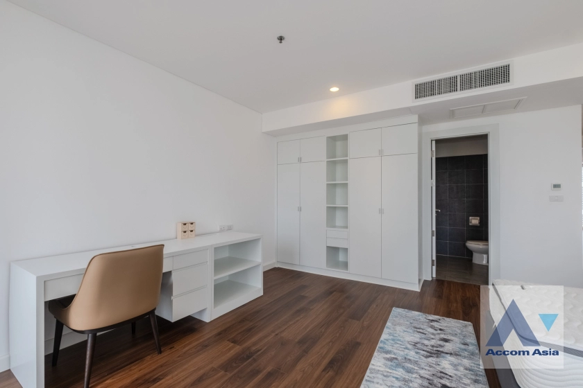 17  4 br Apartment For Rent in Sukhumvit ,Bangkok BTS Ekkamai at Ekkamai Family Apartment 210244