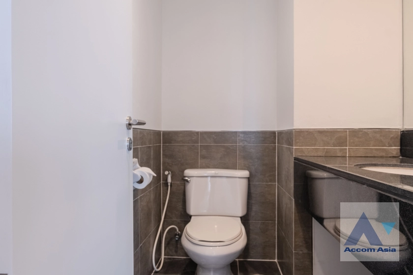 28  4 br Apartment For Rent in Sukhumvit ,Bangkok BTS Ekkamai at Ekkamai Family Apartment 210244