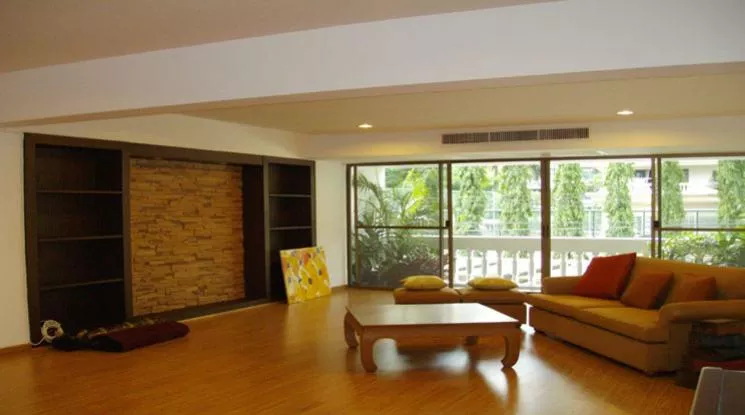  2  3 br Apartment For Rent in Sukhumvit ,Bangkok BTS Asok - MRT Sukhumvit at Family Apartment with Lake View 310237