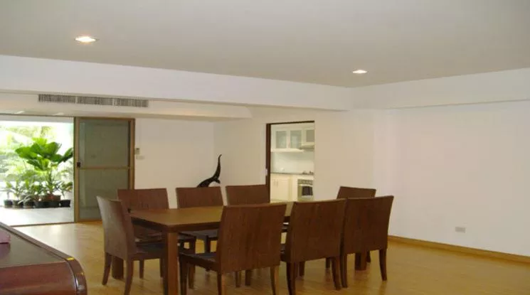 4  3 br Apartment For Rent in Sukhumvit ,Bangkok BTS Asok - MRT Sukhumvit at Family Apartment with Lake View 310237