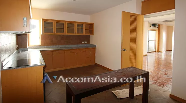 Pet friendly |  4 Bedrooms  Apartment For Rent in Sathorn, Bangkok  near MRT Lumphini (810310)