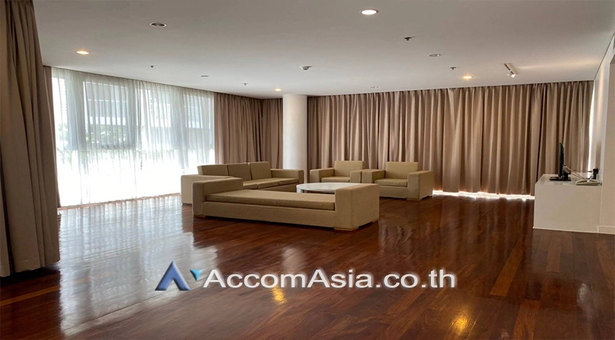 unitPet friendly |  3 Bedrooms  Apartment For Rent in Sukhumvit, Bangkok  near BTS Ekkamai (210271)