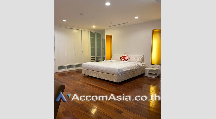 Pet friendly |  3 Bedrooms  Apartment For Rent in Sukhumvit, Bangkok  near BTS Ekkamai (210271)