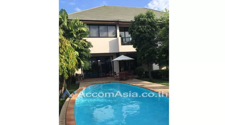 Private Swimming Pool |  4 Bedrooms  House For Rent in Sukhumvit, Bangkok  near BTS Ekkamai (1710303)