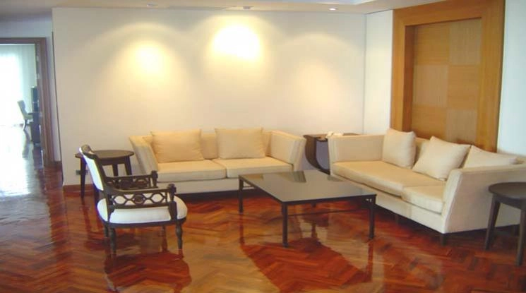 unitBig Balcony, Pet friendly |  3 Bedrooms  Apartment For Rent in Sukhumvit, Bangkok  near BTS Nana (1410350)