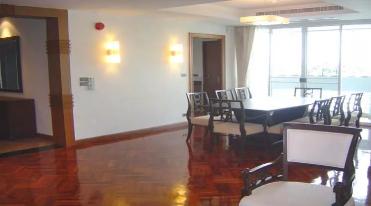 5  3 br Apartment For Rent in Sukhumvit ,Bangkok BTS Nana at Fully Furnished Suites 1410350