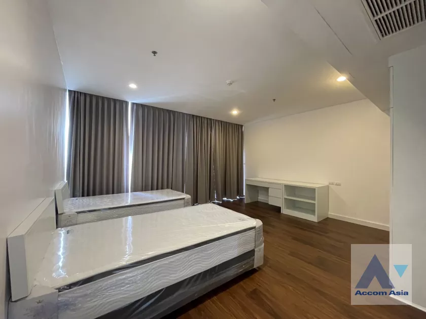 4  3 br Apartment For Rent in Sukhumvit ,Bangkok BTS Ekkamai at Ekkamai Family Apartment 1410382