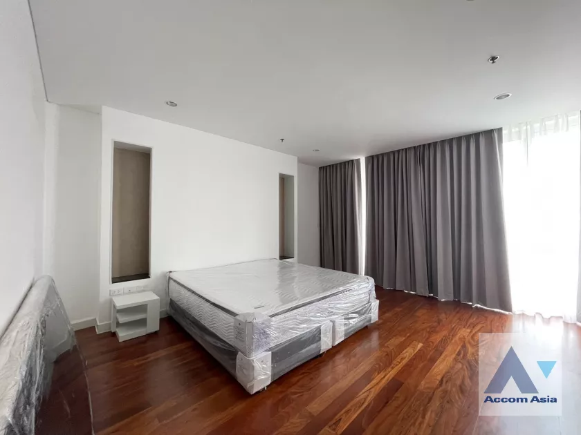 Pet friendly |  Ekkamai Family Apartment Apartment  3 Bedroom for Rent BTS Ekkamai in Sukhumvit Bangkok