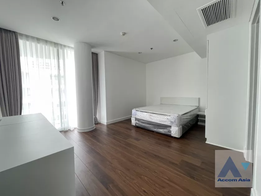  1  3 br Apartment For Rent in Sukhumvit ,Bangkok BTS Ekkamai at Ekkamai Family Apartment 1410382