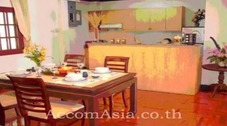 unit 3 Bedrooms  Apartment For Rent in Ploenchit, Bangkok  near BTS Chitlom (1410427)