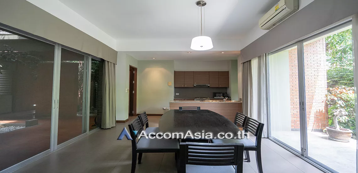 Ground Floor |  2 Bedrooms  Apartment For Rent in Sukhumvit, Bangkok  near BTS Ekkamai (1510445)