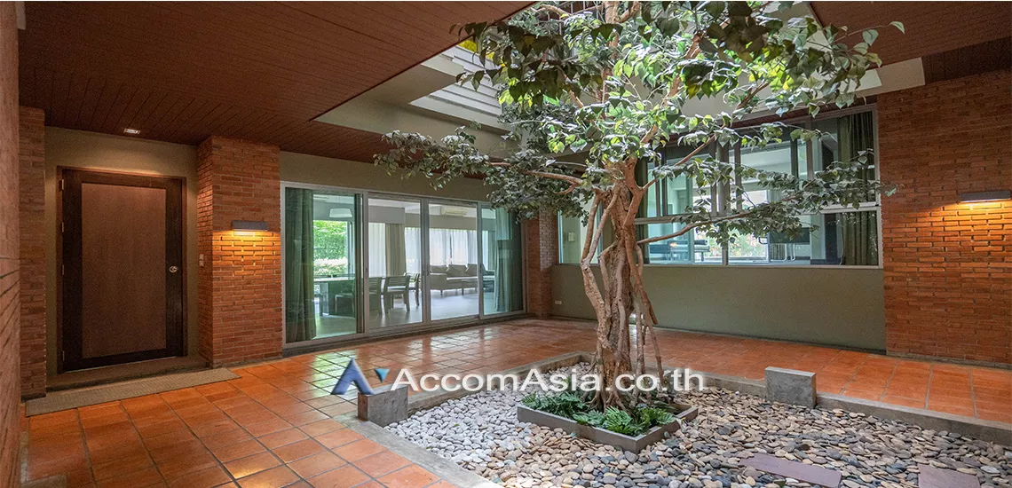 Ground Floor |  Green atmosphere Apartment  2 Bedroom for Rent BTS Ekkamai in Sukhumvit Bangkok