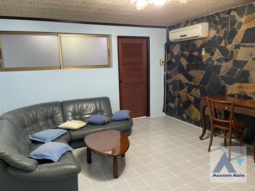 Diamond Tower Condominium  1 Bedroom for Sale BTS Chong Nonsi in Silom Bangkok