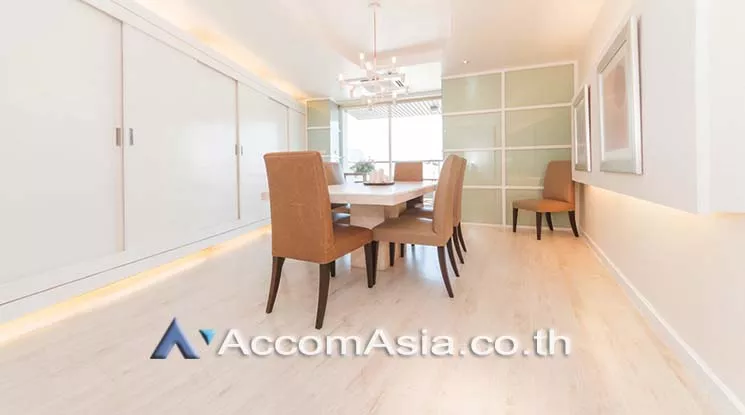  3 Bedrooms  Condominium For Rent in Ploenchit, Bangkok  near BTS Chitlom (28667)