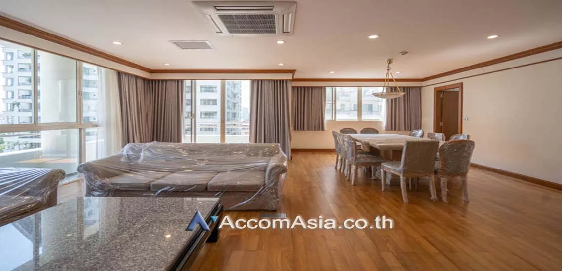 Pet friendly |  Classic Contemporary Style Apartment  3 Bedroom for Rent BTS Chong Nonsi in Sathorn Bangkok