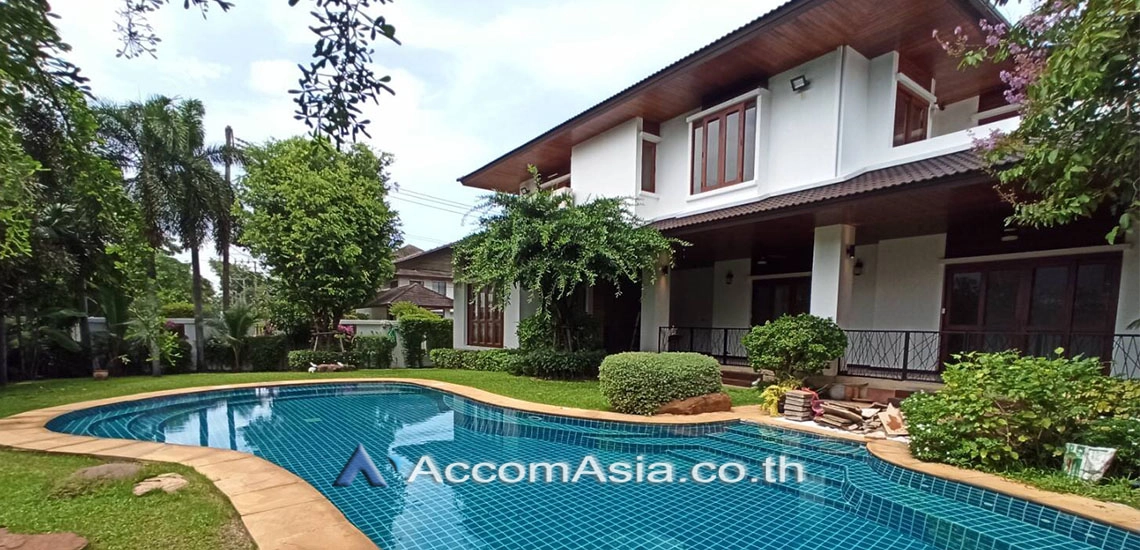  4 Bedrooms  House For Rent in Pattanakarn, Bangkok  near BTS On Nut (10004014)