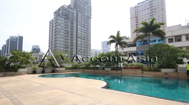 unit 3 Bedrooms  Apartment For Rent in Sukhumvit, Bangkok  near BTS Phrom Phong (18545)