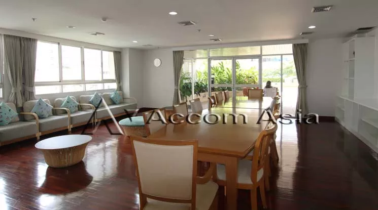 unit 3 Bedrooms  Apartment For Rent in Sukhumvit, Bangkok  near BTS Phrom Phong (18545)