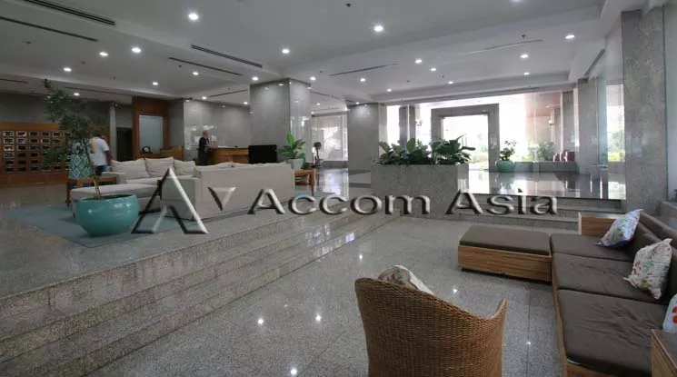 unit 3 Bedrooms  Apartment For Rent in Sukhumvit, Bangkok  near BTS Phrom Phong (18545)