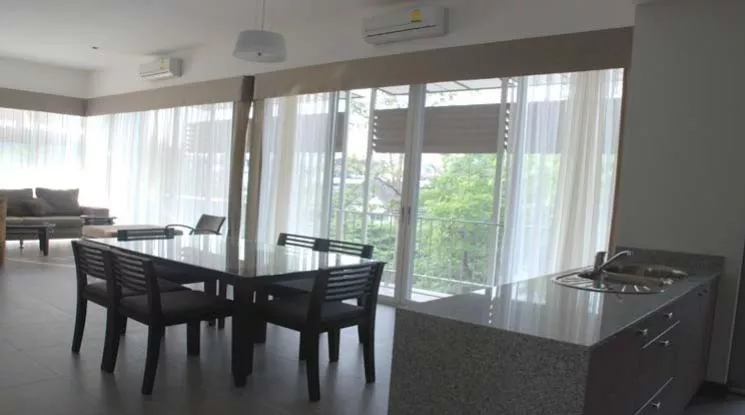  2 Bedrooms  Apartment For Rent in Sukhumvit, Bangkok  near BTS Ekkamai (98554)