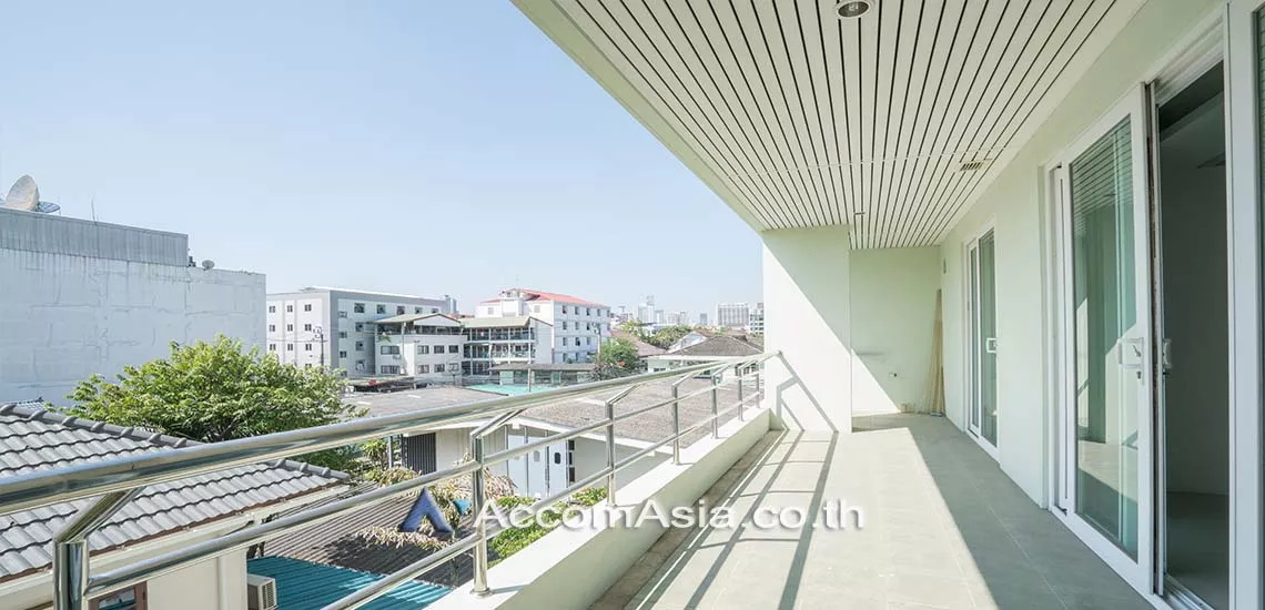 8  4 br Apartment For Rent in Sukhumvit ,Bangkok BTS Thong Lo at Ideal for family living and pet lover 18564