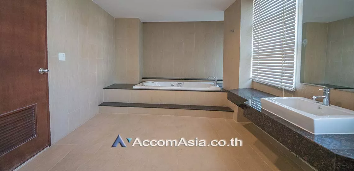 10  3 br Apartment For Rent in Sukhumvit ,Bangkok BTS Thong Lo at Ideal for family living and pet lover 18565