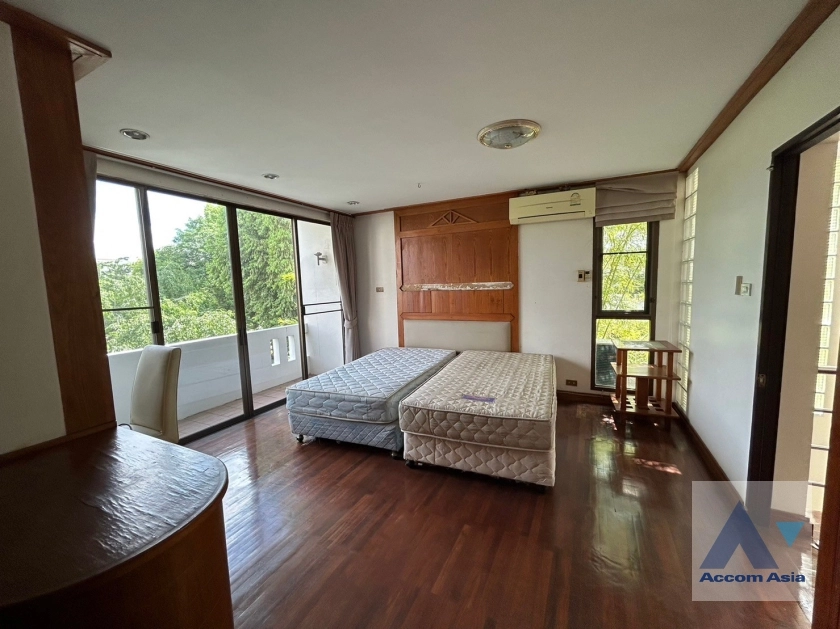 12  3 br Townhouse for rent and sale in Sathorn ,Bangkok BRT Nararam 3 at Modern style 118582
