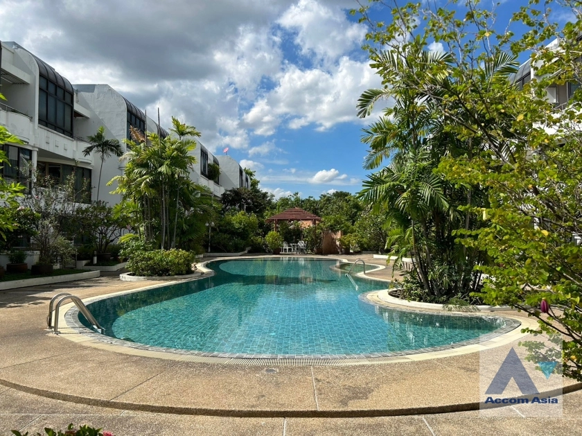 unit 3 Bedrooms  Townhouse For Rent & Sale in Sathorn, Bangkok  near BRT Nararam 3 (118582)