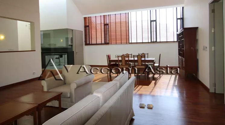 unit 4 Bedrooms  Apartment For Rent in Sathorn, Bangkok  near BTS Chong Nonsi (18645)