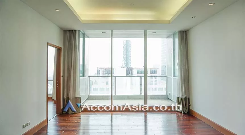  2 Bedrooms  Condominium For Sale in Sathorn, Bangkok  near BTS Chong Nonsi (28647)