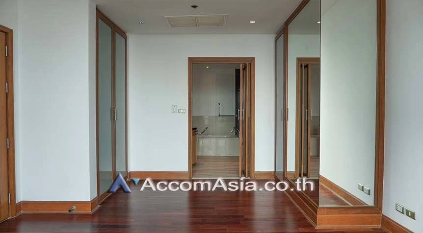 unit 2 Bedrooms  Condominium For Rent & Sale in Sathorn, Bangkok  near BTS Chong Nonsi (28647)