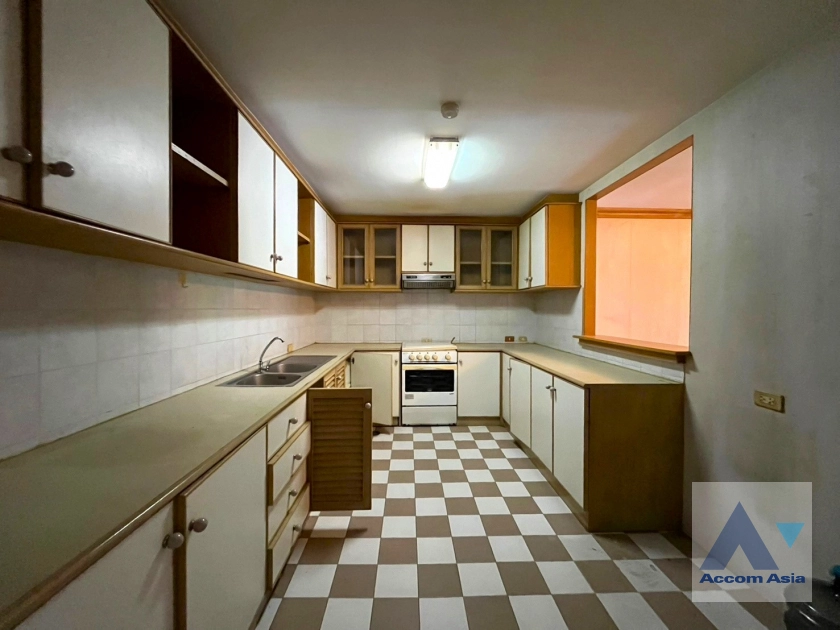 unit 3 Bedrooms  Condominium For Sale in Sukhumvit, Bangkok  near BTS Asok - MRT Sukhumvit (1510750)