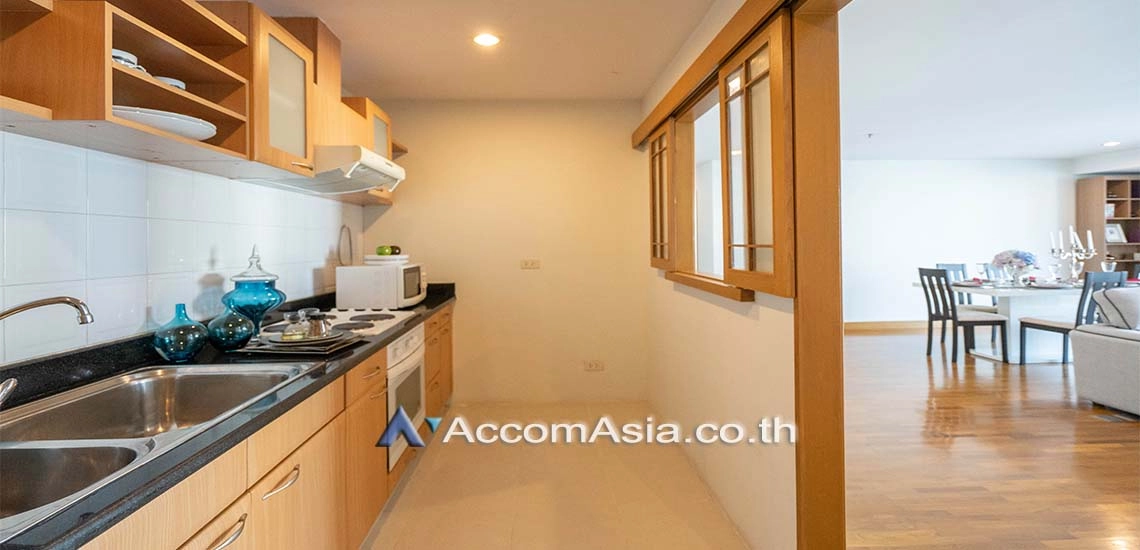  3 Bedrooms  Apartment For Rent in Sukhumvit, Bangkok  near BTS Phrom Phong (1410765)