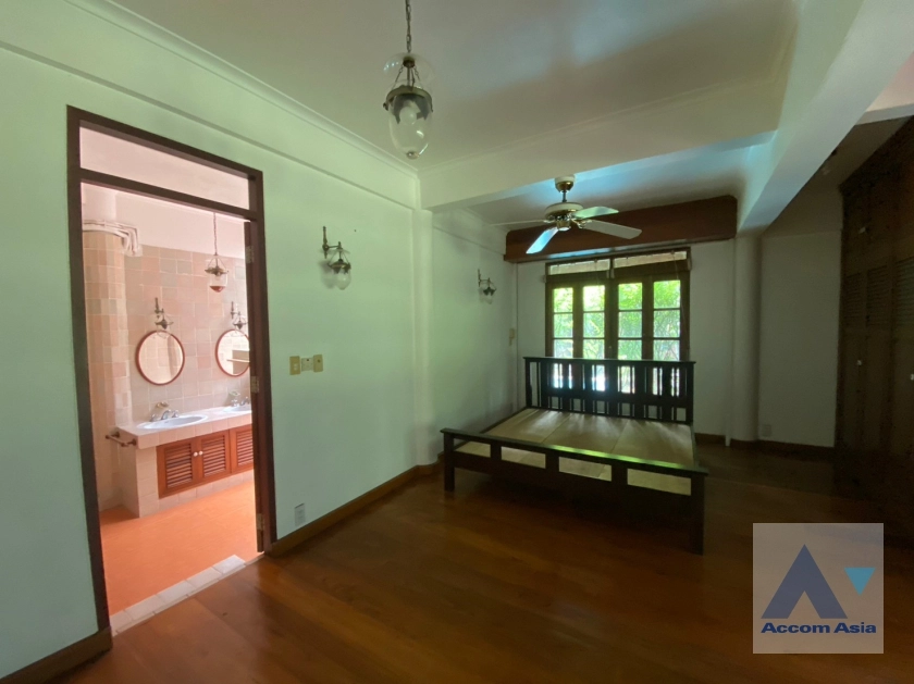 11  4 br House for rent and sale in phaholyothin ,Bangkok  1910823