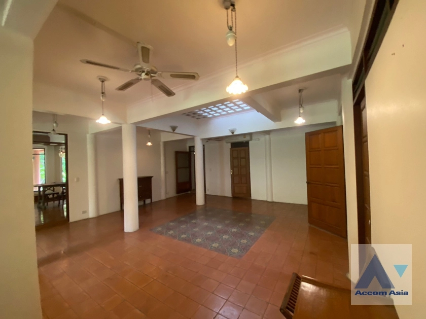 5  4 br House for rent and sale in phaholyothin ,Bangkok  1910823