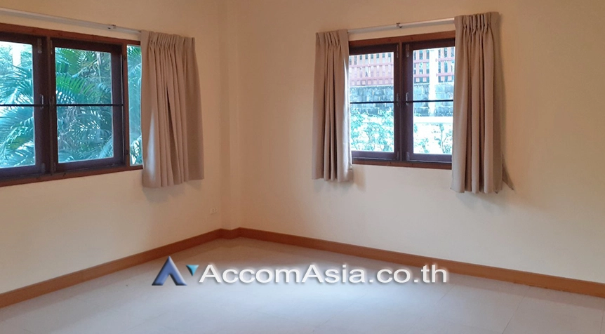 unit 5 Bedrooms  House For Rent in Sathorn, Bangkok  (1710845)