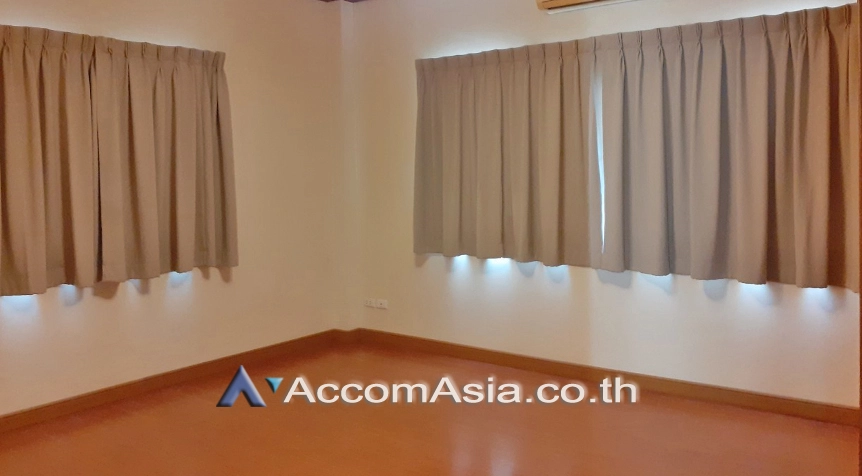 unit 5 Bedrooms  House For Rent in Sathorn, Bangkok  (1710845)