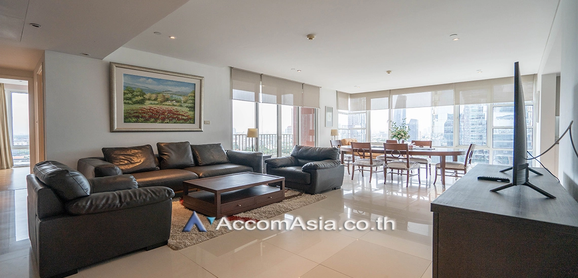 Pet friendly |  Fullerton Sukhumvit Condominium  3 Bedroom for Rent BTS Ekkamai in Sukhumvit Bangkok