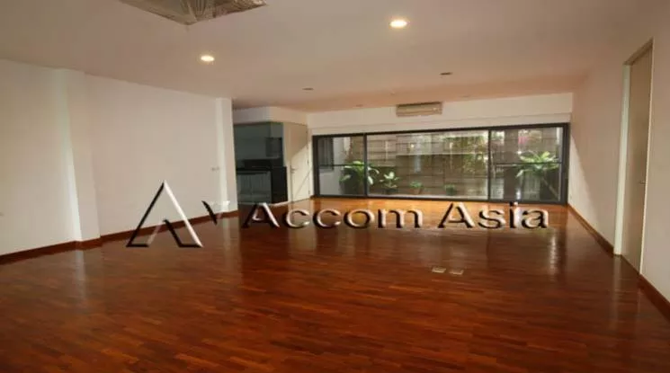  4 Bedrooms  Apartment For Rent in Sathorn, Bangkok  near BTS Chong Nonsi (1410913)